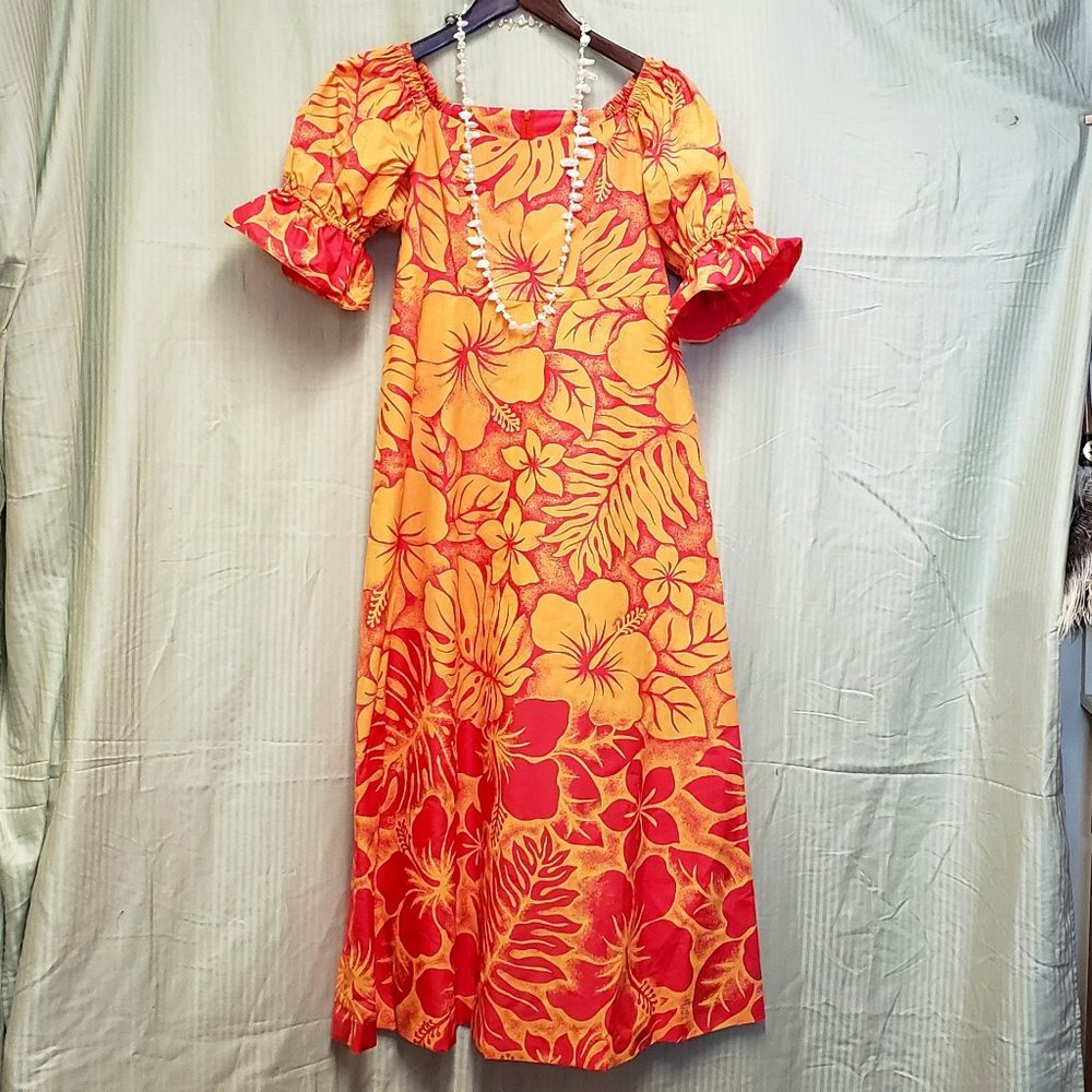 🍁Hawaiian hibiscus and palm leaf patterned muumuu. Orange & Gold color.